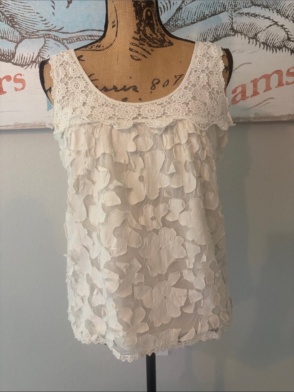 Karen Kane Antique White Floral Appliqué Lace Trim Sleeveless Camisole